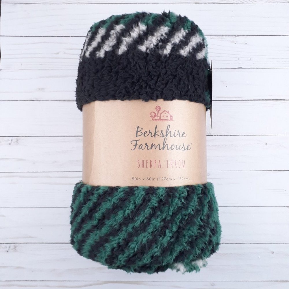 Berkshire Farmhouse Sherpa Throw Blanket 50x60 Green Plaid